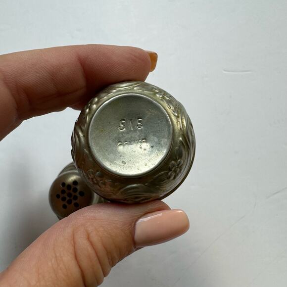Vintage Salt and Pepper Shakers 515 Silver Antique Kitchen Miniature - Picture 5 of 8